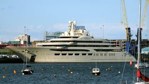 Echipajul iahtului Dilbar al miliardarului rus Alisher Usmanov a fost concediat