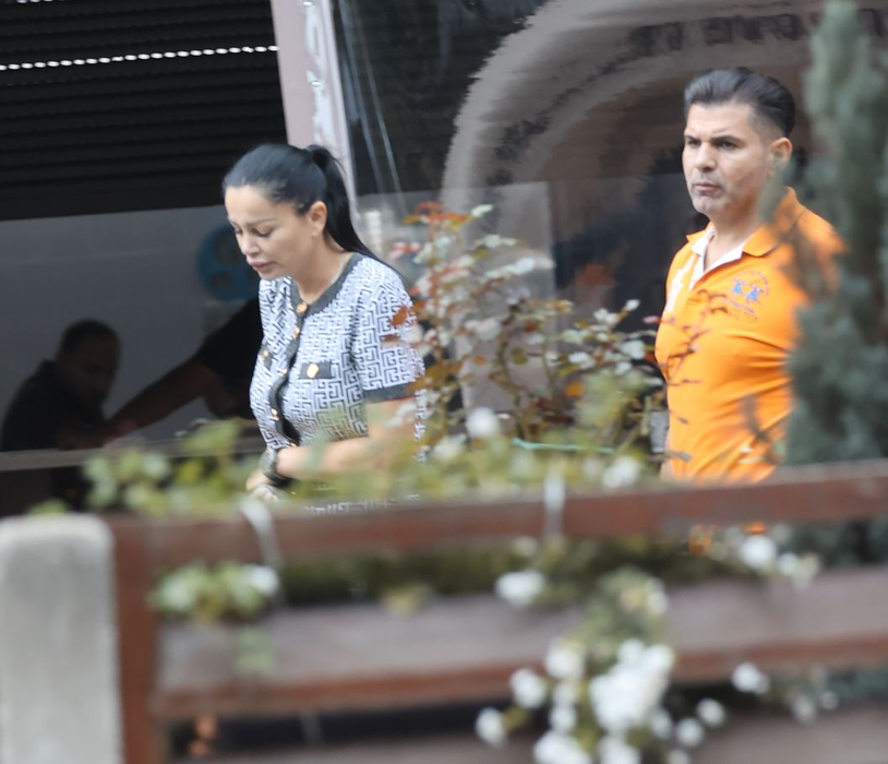 Brigitte și Florin Pastramă ies din restaurant (Foto: CANCAN.RO)