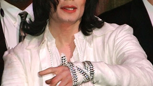 Vila in care a murit Michael Jackson, scoasa la vanzare! Vezi aici cum arata camerele in care si-a petrecut regele pop ultimii ani din viata!
