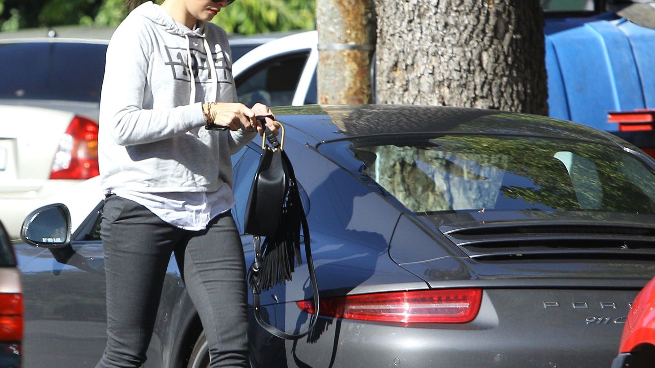 Vedeta Antenei 1 şi-a scos la plimbare maşina de 100.000 de euro