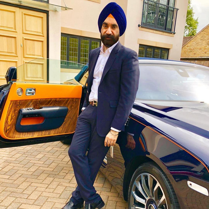 Povestea lui Reuben Singh care a făcut înconjurul lumii. A cerut un împrumut 5.000 de lire sterline de la o bancă și a garantat cu un Rolls Royce, în valoare de un sfert de milion | FOTO