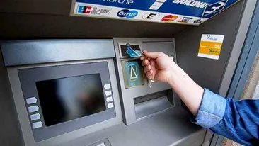 Toți românii trebuie să știe! Există o nouă metodă de înșelătorie, la bancomat. Cum poți rămâne fără bani pe card