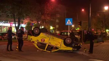 Accident grav în Vaslui! Un taxi cu şapte pasageri s-a răsturnat