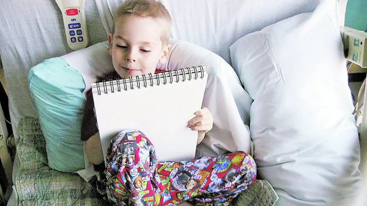 Isi vinde desenele ca sa-si salveze viata