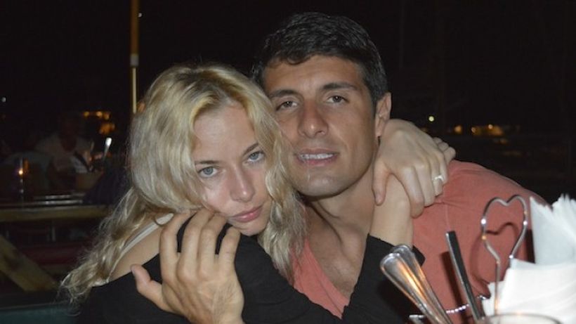 Laura Cosoi este tratata ca o printesa de iubitul ei! Vezi cum o intampina la coborarea din masina si cum o conduce la restaurant