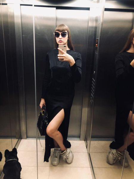 Cum a apărut îmbrăcată Iulia Albu la petrecere, în noaptea de Revelion. Fanii sunt scandalizați: „Ce monstruleț disproporționat!”