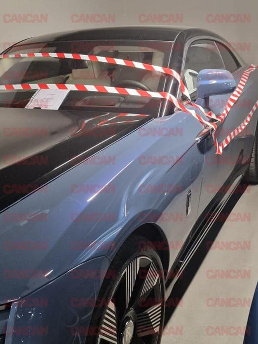 Geamul Rolls Royce-lui a fost sfărâmat
