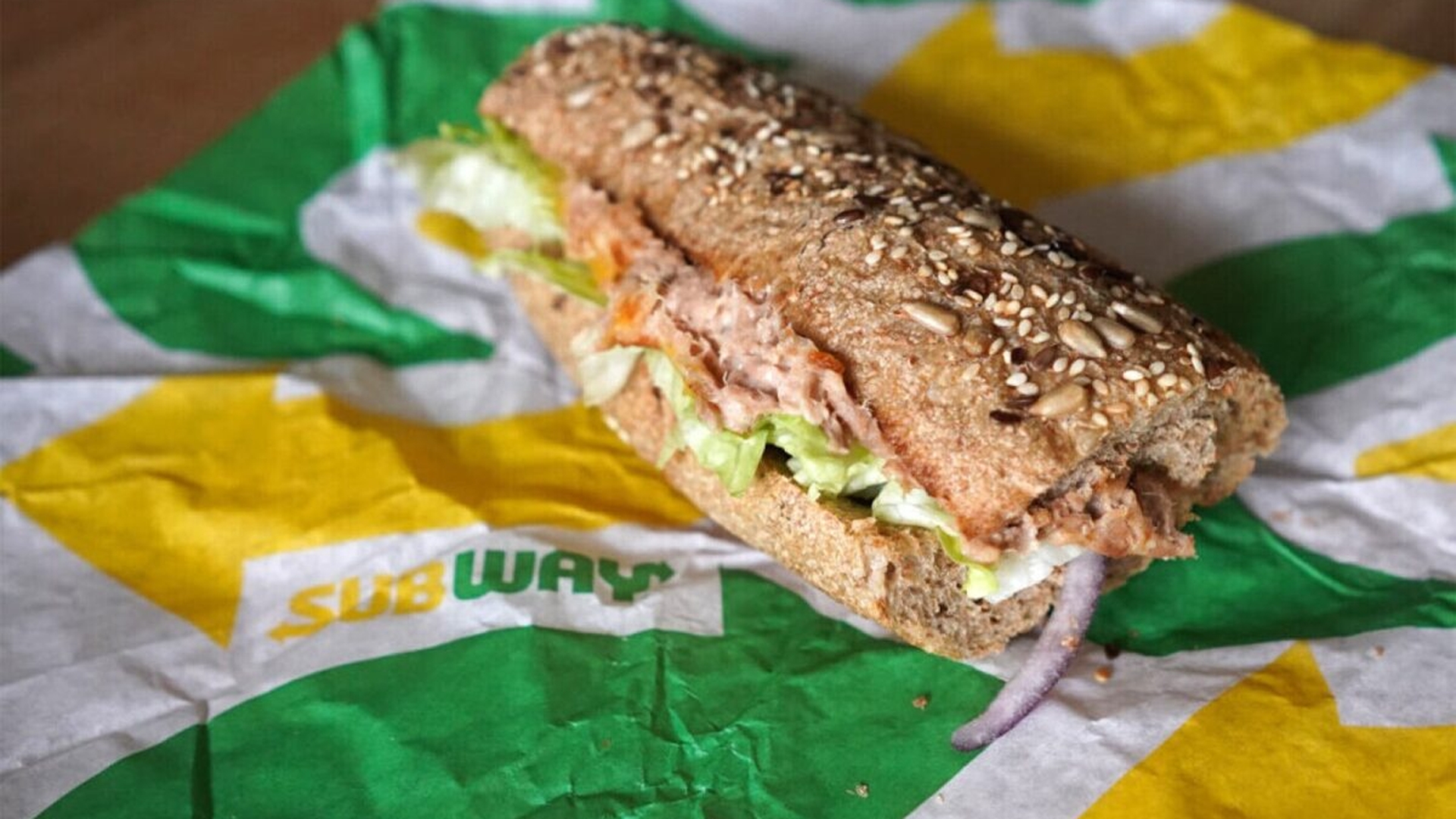 Ce conține, de fapt, sandwich-ul cu ton pe care majoritatea românilor îl cumpără de la Subway