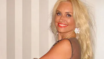 Cu posteriorrul la vedere! Vica Blochina si-a INNEBUNIT fanii de pe Facebook!: Esti o BOMBA...