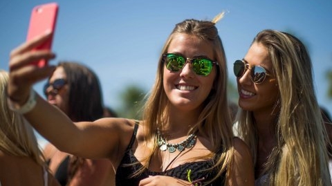 Îţi faci selfie-uri? Află motivul incredibil pentru care ar putea fi INTERZISE şi ce ar trebui să eviţi