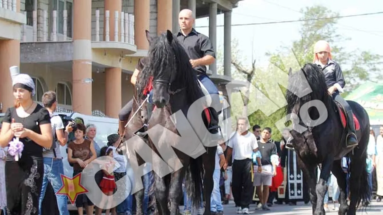 Inmormantare de milioane pentru Dan Finutu si sotia acestuia. S-au calcat in picioare pentru banii aruncati in intersectii