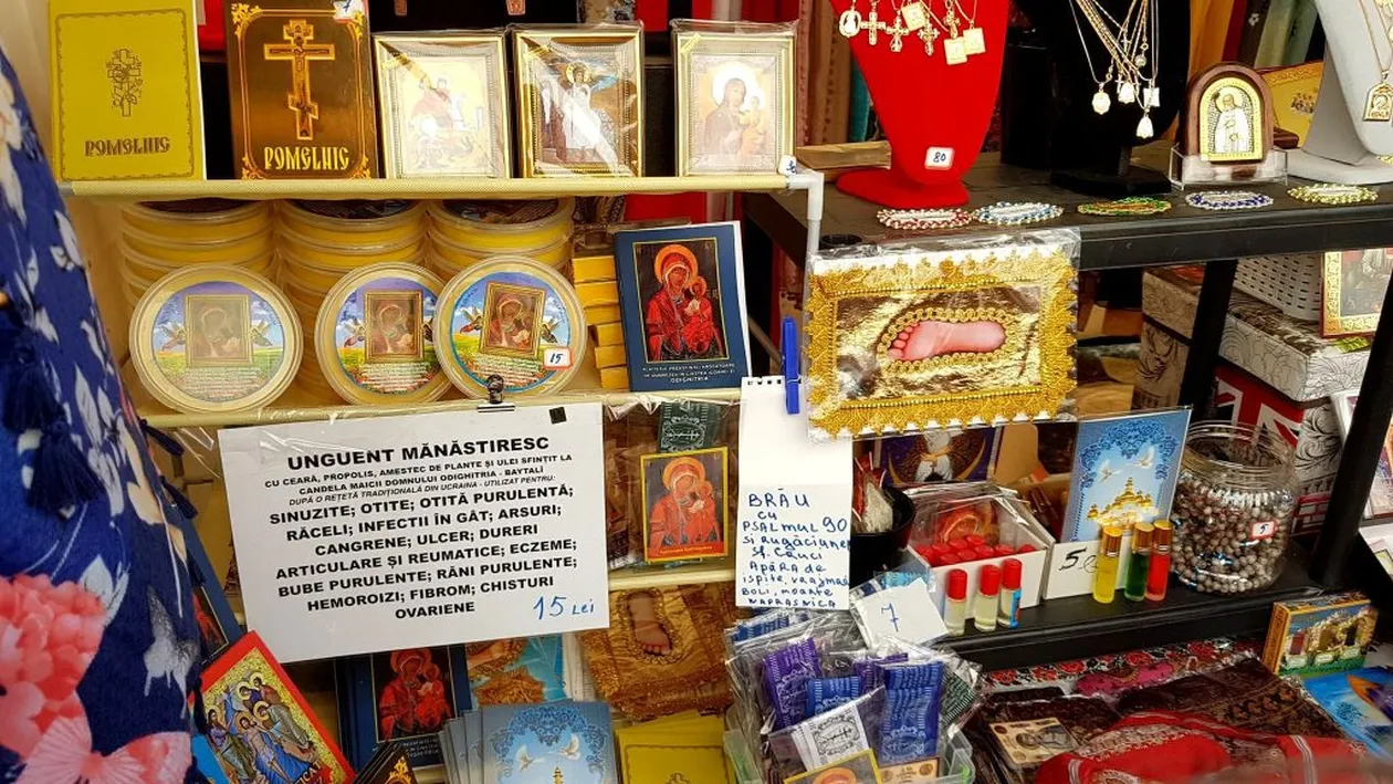 Ce-și cumpără pelerinii care merg la Sf. Parascheva. Comerțul e în floare: „Aur medical antibacterian” și unguent mănăstiresc!