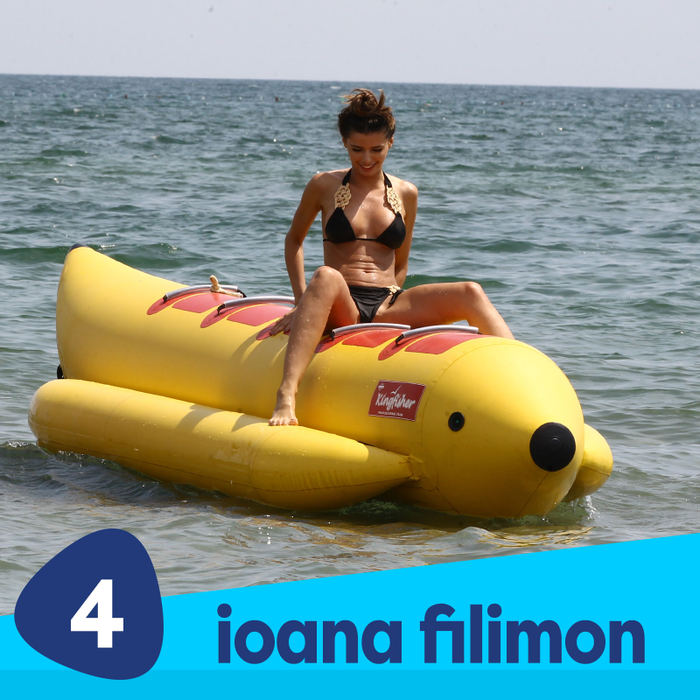 Ioana Filimon, sexy și jucăușă la plajă