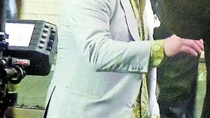 Dupa 25 de ani, Mickey Rourke a revenit la blonda Kim Basinger! "In genunchi ma intorc la tine"