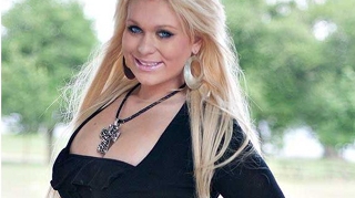 La 12 ani si-a facut liposuctie si la 17 si-a pus silicoane! A vrut sa arate ca papusica Barbie