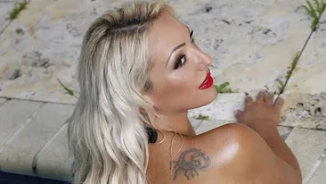 Tanga extrem! Chiloti mai subtiri chiar nu exista! Vezi cum a putut sa se afiseze fata lui Carmen Harra la piscina!