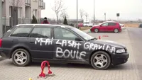 Șocul pe care l-a trăit un bărbat chiar de ziua lui. A găsit scris pe mașină următorul mesaj: ”M-ai lăsat gravidă”