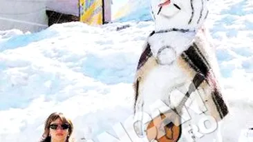 O angajata a Consiliului Judetean Arad, medalie de argint la Festivalul de la Straja! A facut un om de zapada de doi metri