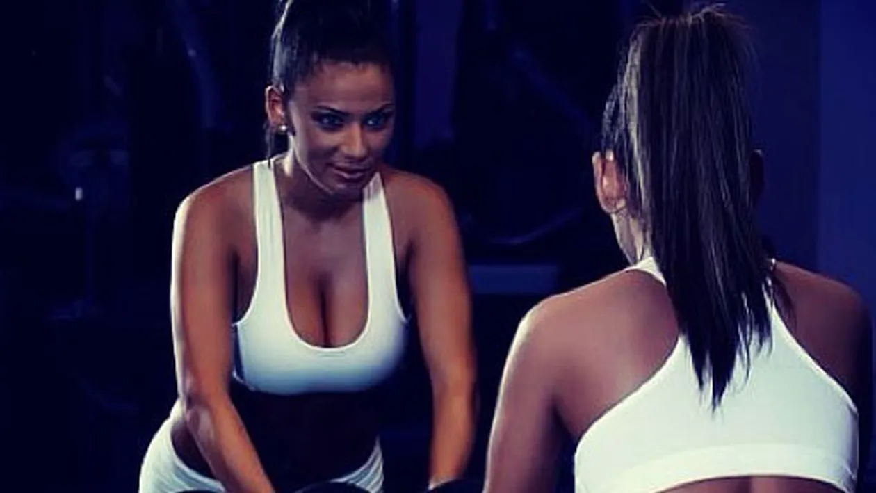 Vecina Roxana Vancea are o obsesie pentru propriul... posterior! Uite ce poze HOT isi pune singura pe retelele de socializare!