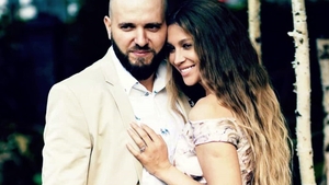 Lora a împărtăşit vestea tuturor: "M-a cerut şi am zis DA"