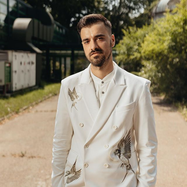 Liviu Teodorescu : "Mă îmbrac în cel mai jerpelit trening și..." Motivul pentru care artistul se vrea a fi  "Omul Invizibil"