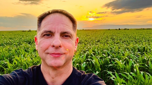 Dan Negru, de partea țăranilor din România: „Sunt țăran, știu cu ce se mănâncă agricultura”