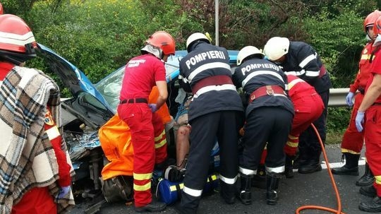 Trafic blocat pe DN1 Braşov - Sibiu din cauza unui accident cu trei victime