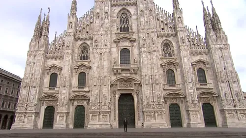Imagini răvășitoare! Andrea Bocelli, concert uluitor în fața Domului din Milano, fără niciun spectator. Mesajul artistului a făcut înconjurul lumii