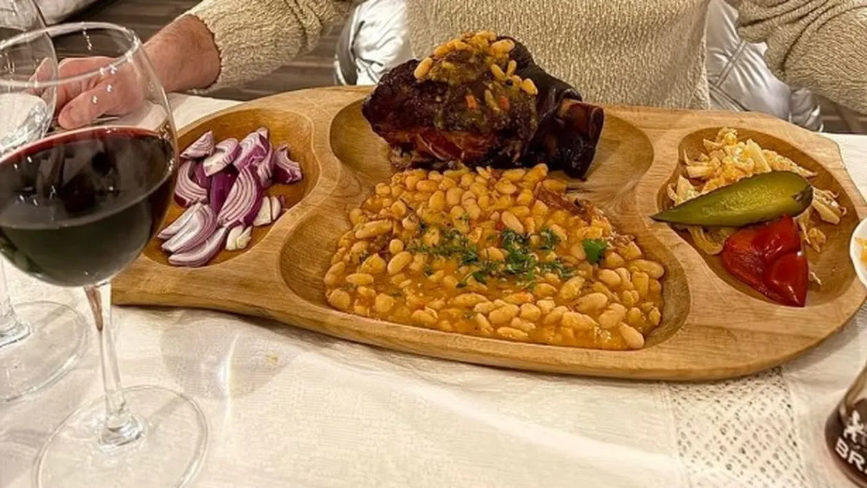Prețuri Poiana Brașov 2026. Cât costă un ciolan de porc la cuptor cu iahnie de fasole