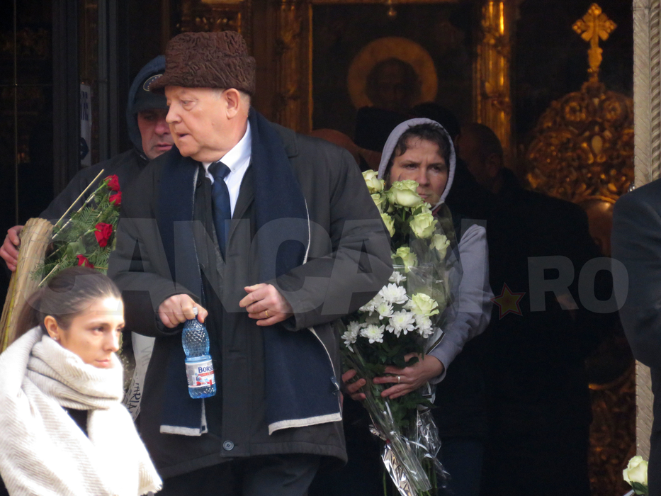 Familia extinsa l-a condus pe ultimul drum!  Miliardarul DAN ADAMESCU, inmormantat fara lacrimi!