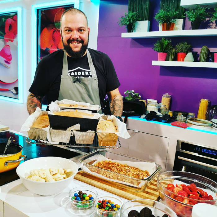 Chef Munti se dedică trup și suflet meseriei (Foto: Instagram)