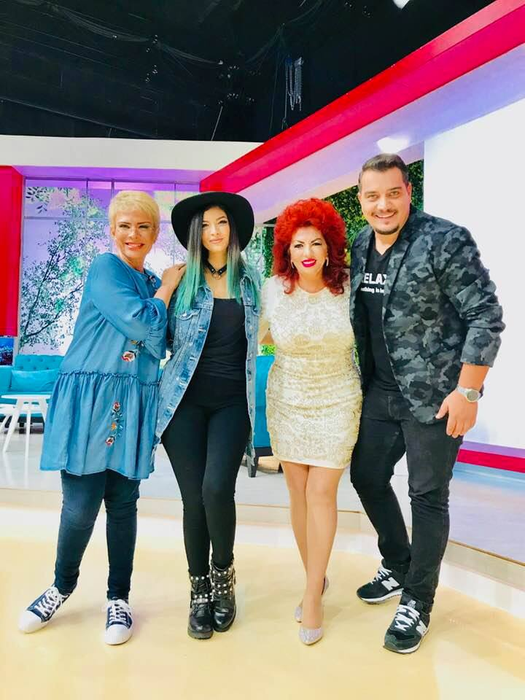 Carmen Harra le-a prezis viitorul mai multor celebrități din Statele Unite ale Americii. Angelina Jolie, Jennifer Lopez, Hillary Clinton si Brad Pitt sunt doar patru dintre starurile care au stat de vorbă cu celebra clarvăzătoare româncă © Facebook