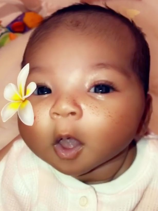 Primele imagini cu fiica lui Khloe Kardashian. Micuța arată adorabil