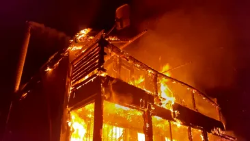 Incendiu puternic la o cabană din Cluj! O femeie a ars de vie. Operațiunile de stingere au durat mai bine de trei ore