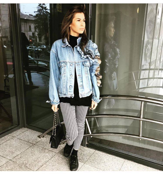 CRISTINA MIHAELA le-a dat peste nas celor care au spus că se iubeşte cu un ,,boşorog‘’! Uite cum s-a pozat cu iubitul ei