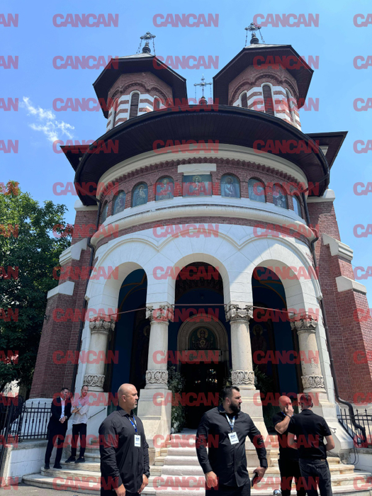 Primii invitați au ajuns la Biserica Sfântul Visarion, unde va avea loc cununia religioasă /Foto: CANCAN.RO