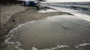 Noapte de coșmar pentru turiștii ce au campat pe plaja Vadu! Ce s-a întâmplat în ultimul weekend de vară pe litoral