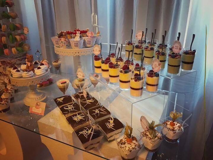 Andreea Bălan şi-a răsfăţat invitaţii cu un candy-bar impresionant