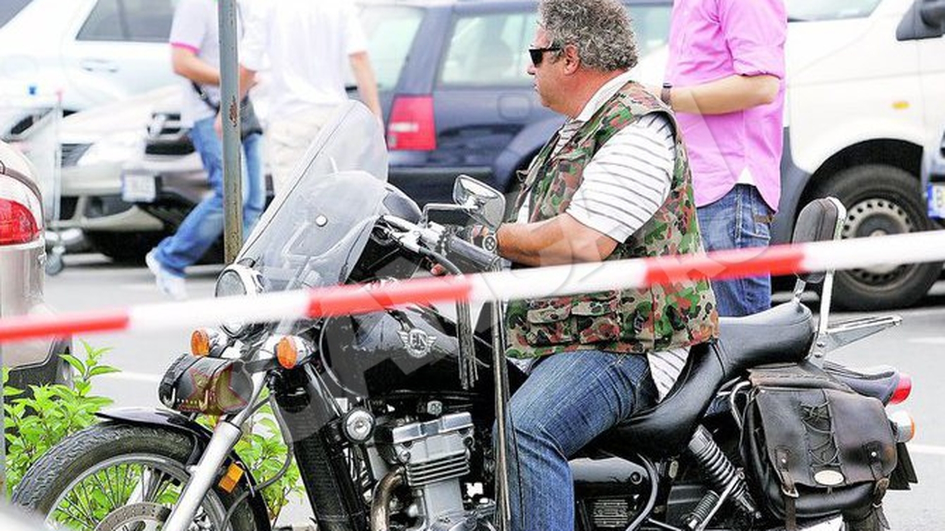 Pensionarul Iovan a iesit la vanatoare de "puicute"