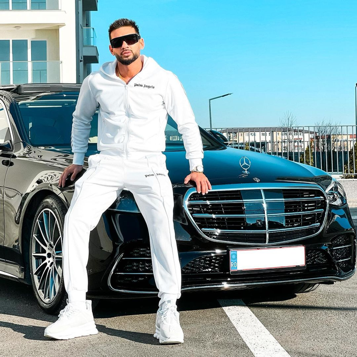 Dorian Popa spune că ține cont și de părerea publicului, atunci când își alege mașina / Sursa Foto: Instagram.com
