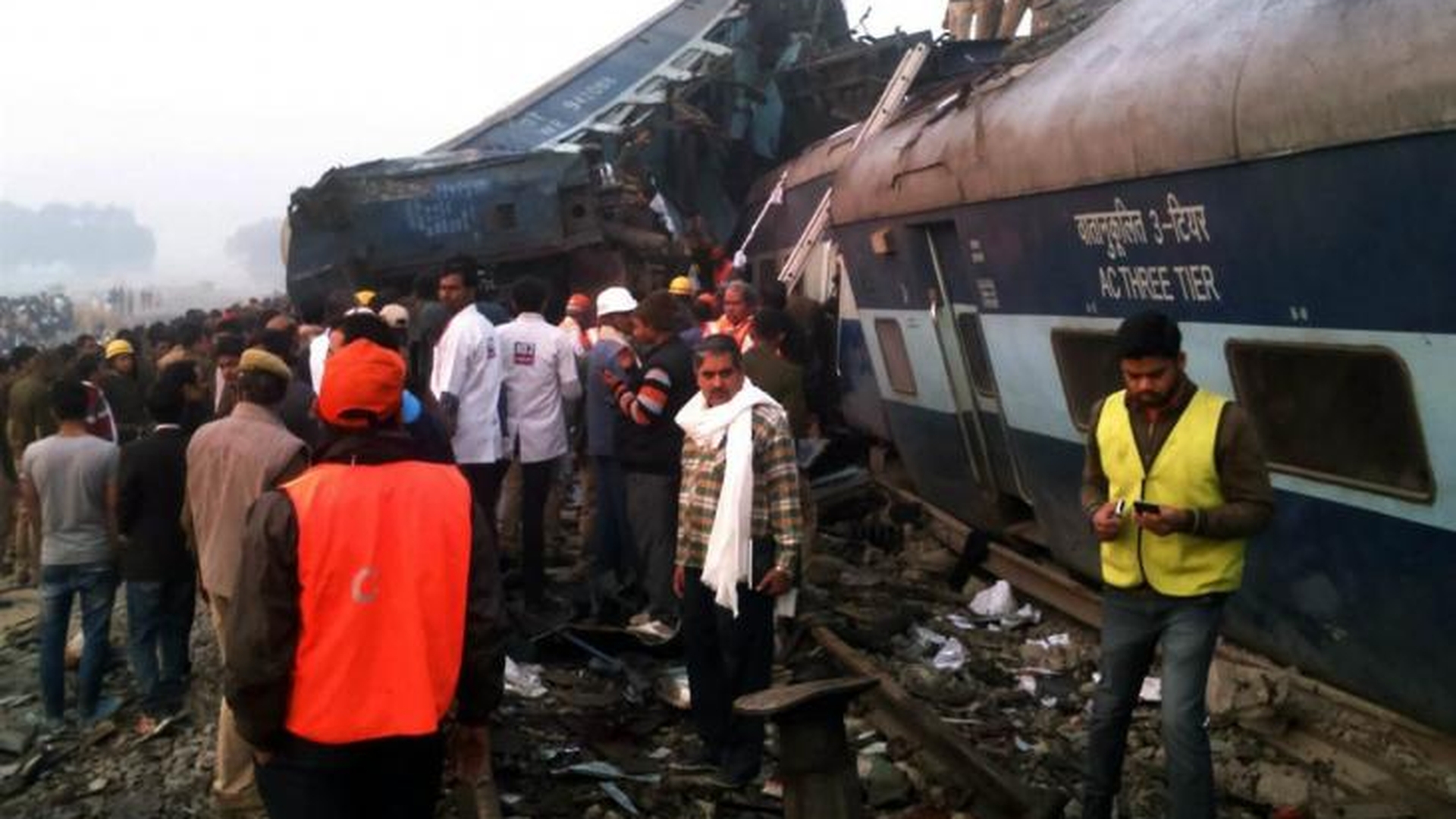 Tragedie în India! Zeci de morţi după ce un tren a lovit un grup de oameni care asistau la un festival religios