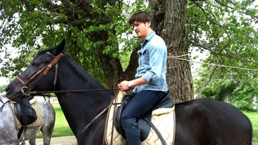 Mihai Petre, asa cum nu l-ai mai vazut niciodata! Uite cum a imblanzit un armasar negru rupt din filmele western