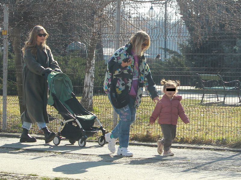 Delia Matache așteaptă un copil? Imaginile care o dau de gol pe cântăreață