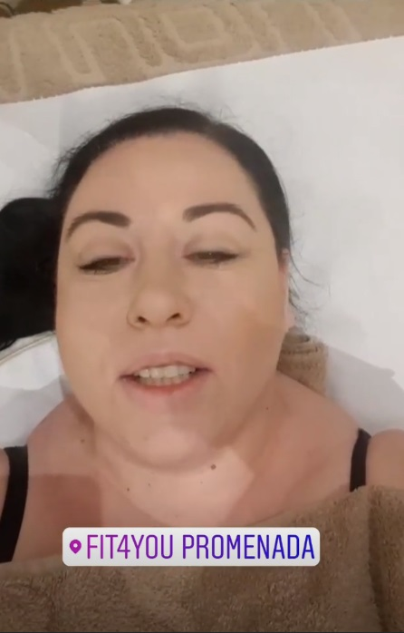 Oana Roman “și-a sculptat” fața! S-a filmat în timpul procedurii estetice