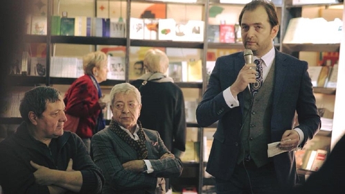 CANCAN.ro publică fragmente în premieră. A fost printre cele mai vândute cărţi de la „Gaudeamus”, iar acum…