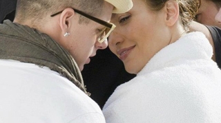 Jennifer Lopez, o noua sedinta foto incendiara in costum de baie cu decolteu adanc! De la makin of nu a lipsit iubitul ei, Casper!