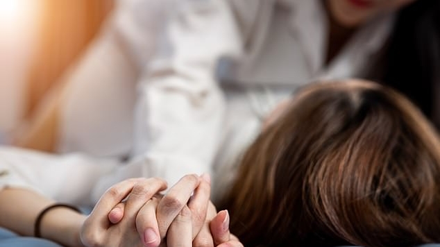 20 de ani de închisoare pentru o profesoară care a întreținut relații intime cu două studente minore