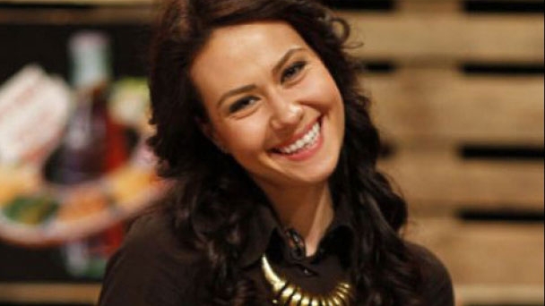 Iti era dor de "Casnica de la MasterChef"? Uite ce unghii sclipitoare si-a facut Andreea Moldovan! Iti plac?