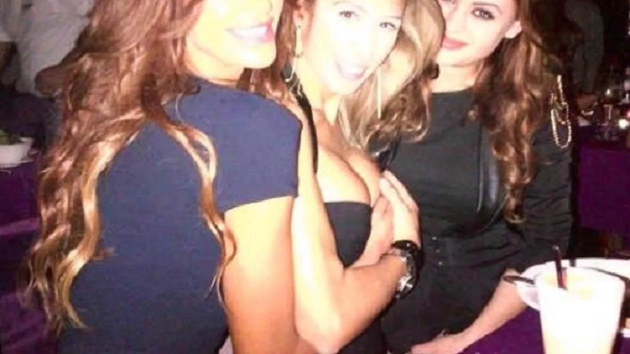 Show lesbi cu Bianca! A pipait, in club, o blonda cu sani imenSi! Uite cum s-a distrat alaturi de doua prietene la fel de sexy ca ea