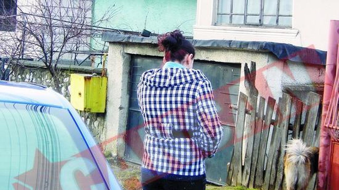 Si-a injunghiat tatal pentru a-si apara mama